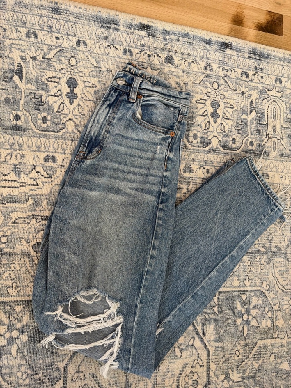 American Eagle Ripped Straight Leg Jeans Size 00 High Rise Distressed